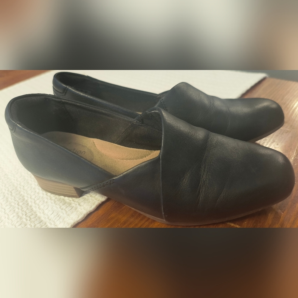 Clarks Black Leather Flats for Women